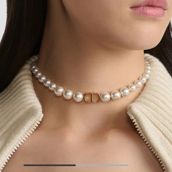 Christian Dior 30 Montaigne Short Necklace in Gold-Metal and White Pearls - Picture 5 of 6